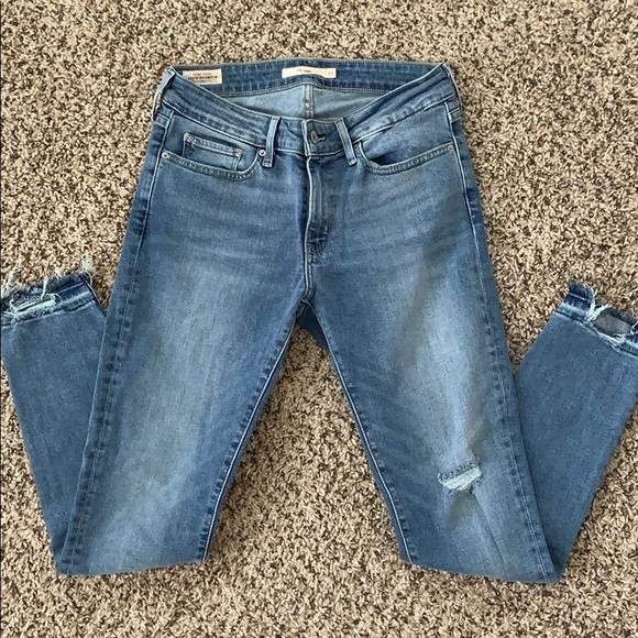 Distressed LEVI’S 711 Skinny - Picture 3 of 4